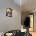 Stylish 2br With Patio And Smart Tv - 10 Min To Bryggen شقة