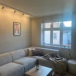 Stylish 2br With Patio And Smart Tv - 10 Min To Bryggen شقة