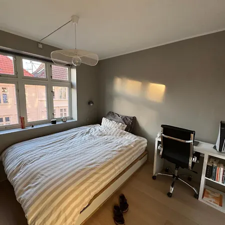 Stylish 2br With Patio And Smart Tv - 10 Min To Bryggen Μπέργκεν