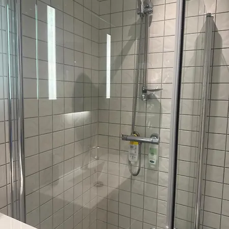 Stylish 2br With Patio And Smart Tv - 10 Min To Bryggen Μπέργκεν