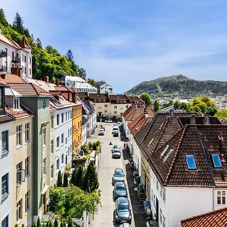 Stylish 2br With Patio And Smart Tv - 10 Min To Bryggen Appartement